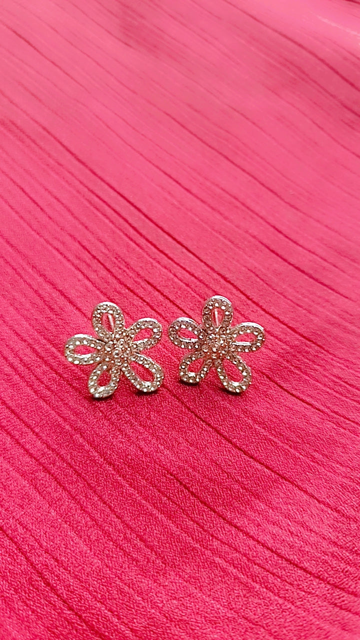 Floral studs earing