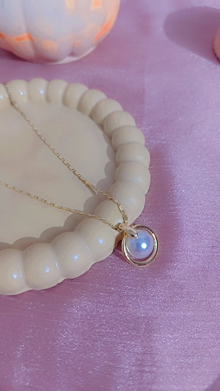 Dainty Gold Pearl Circle Pendant Necklace