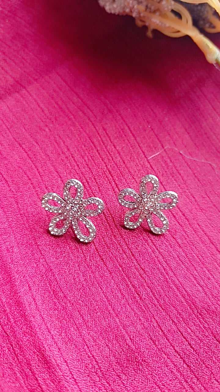 Floral studs earing