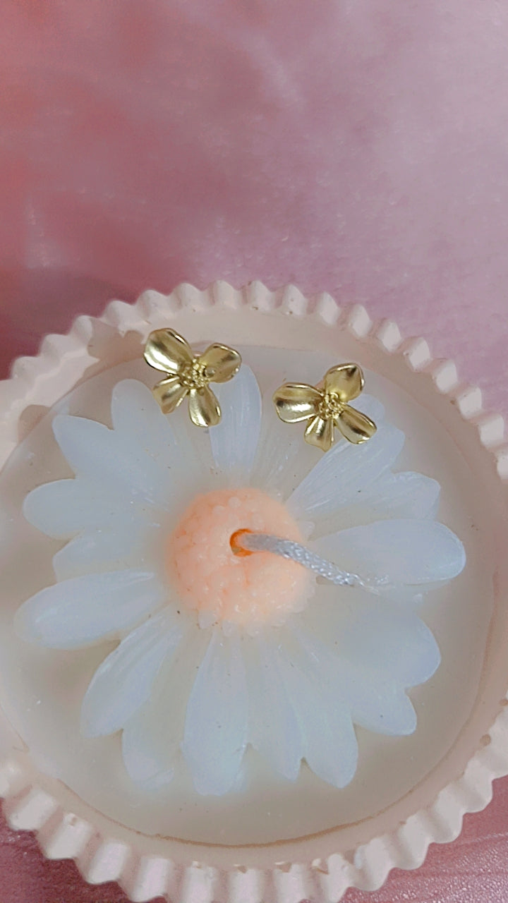 gold flower stud earrings