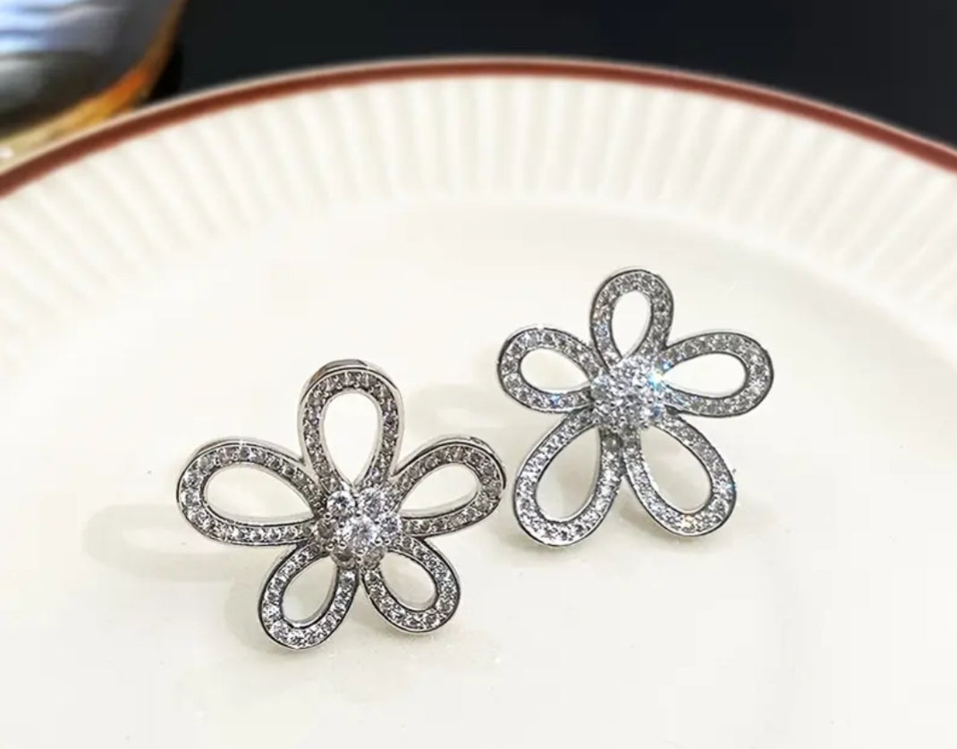 Floral studs earing