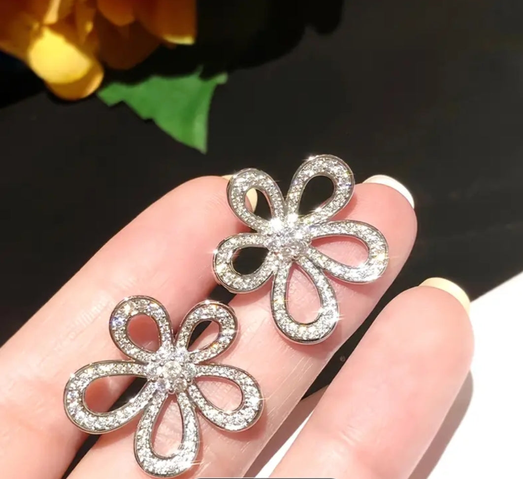 Floral studs earing