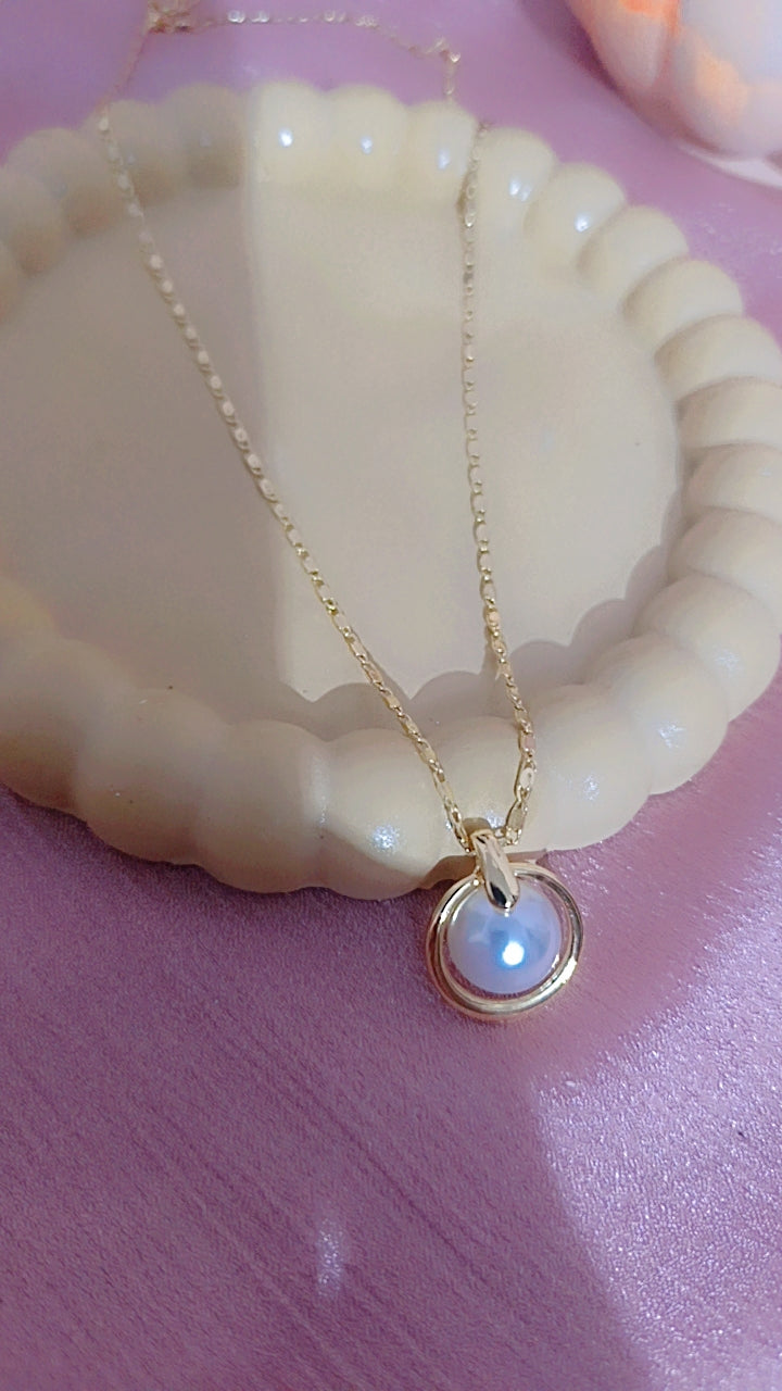 Dainty Gold Pearl Circle Pendant Necklace